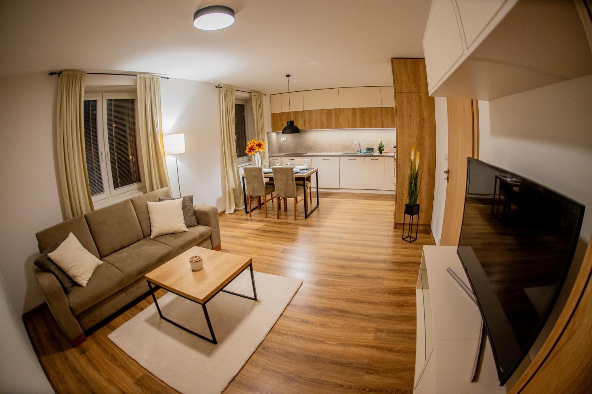 Old Town City Center Apartment 1 - Private Parking Included โกชิเซ ภายนอก รูปภาพ