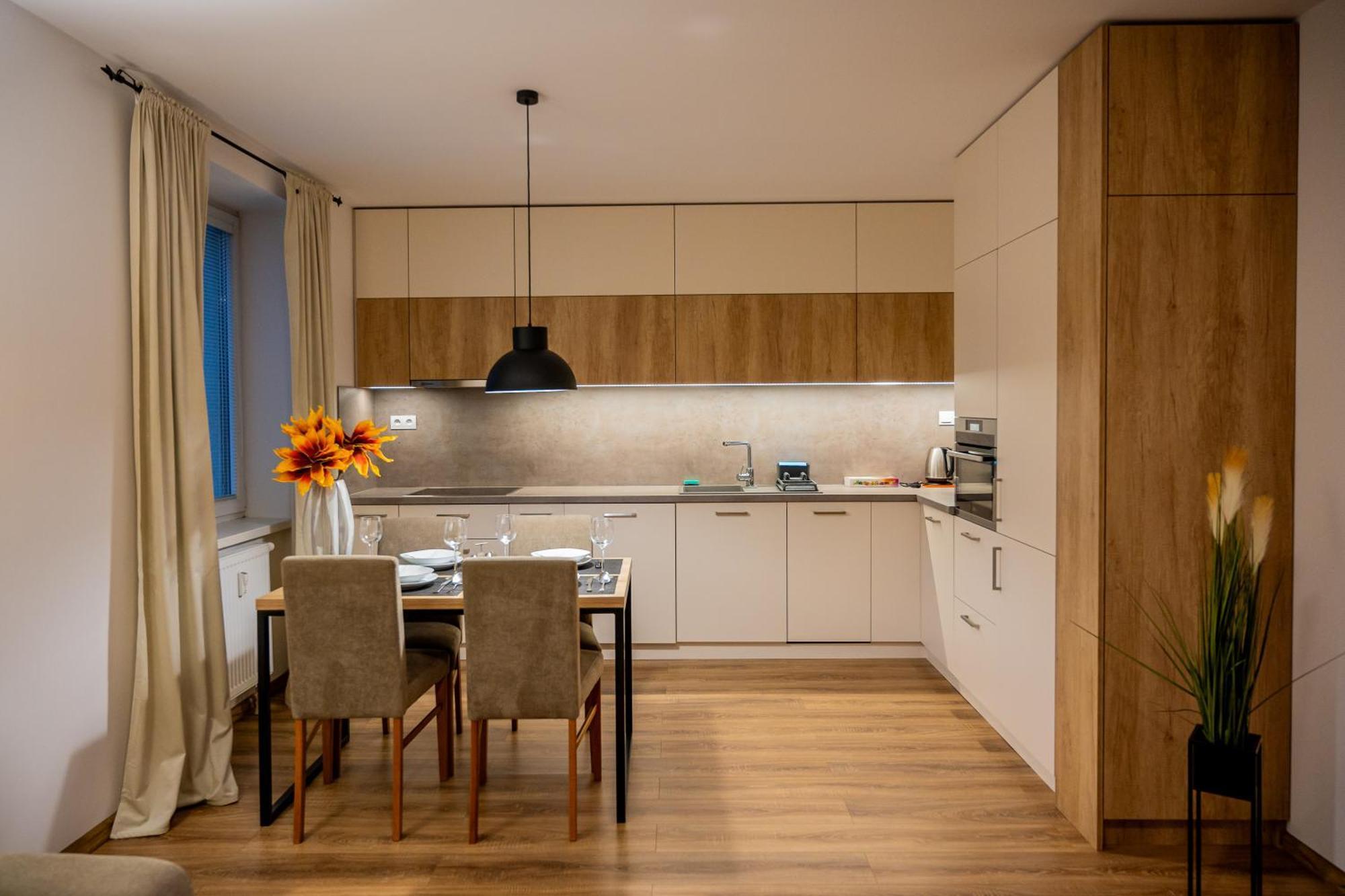 Old Town City Center Apartment 1 - Private Parking Included โกชิเซ ภายนอก รูปภาพ